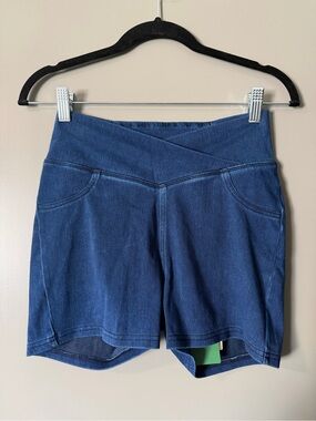 NWT HALARA Flex Denim Crossover Waist Active Shorts
